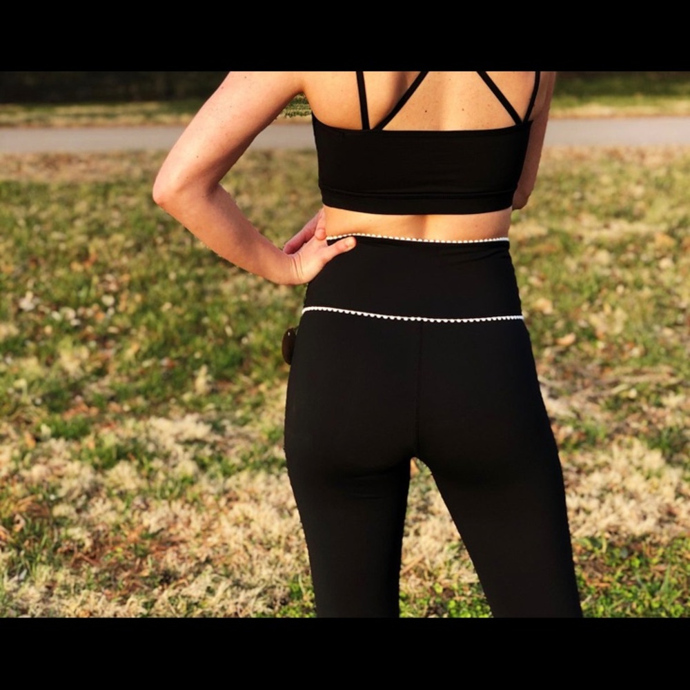 NWOT Scalloped Black Leggings - Picture 3 of 3